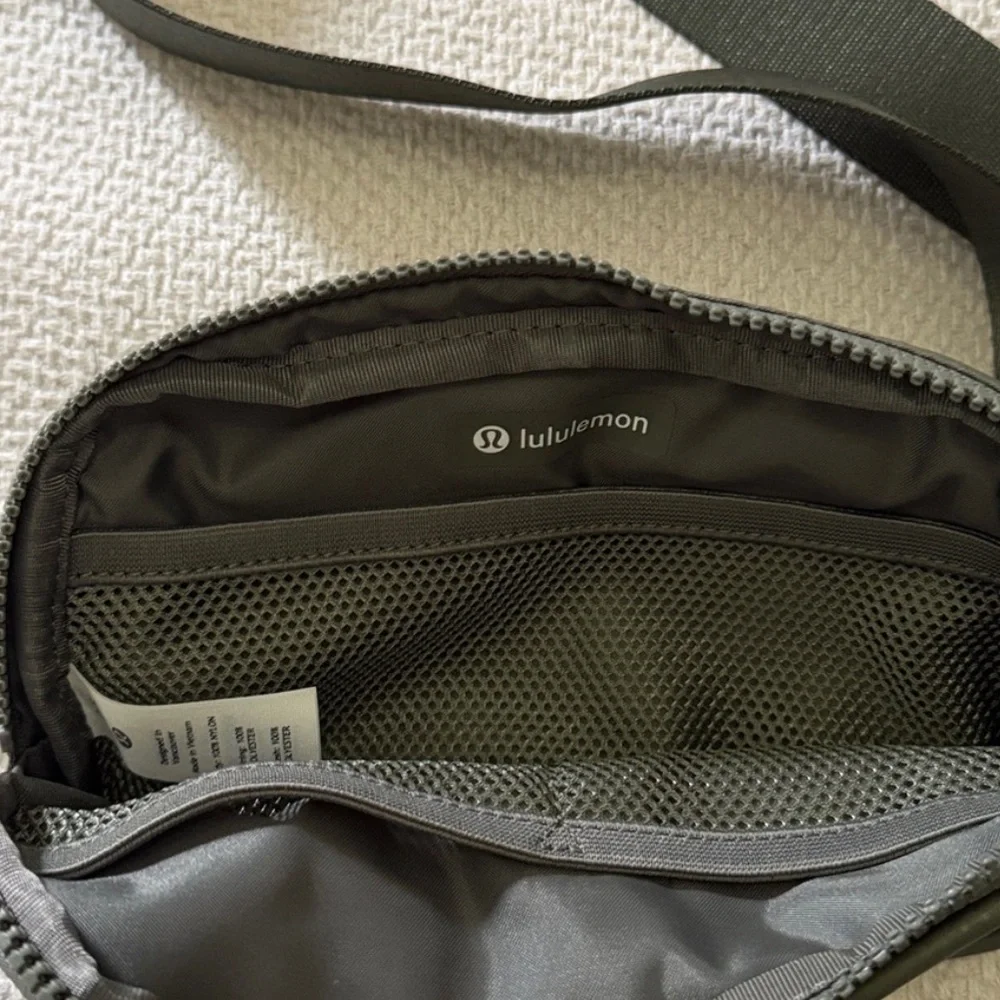 lululemon athletica everywhere bag - Picture 4 of 4